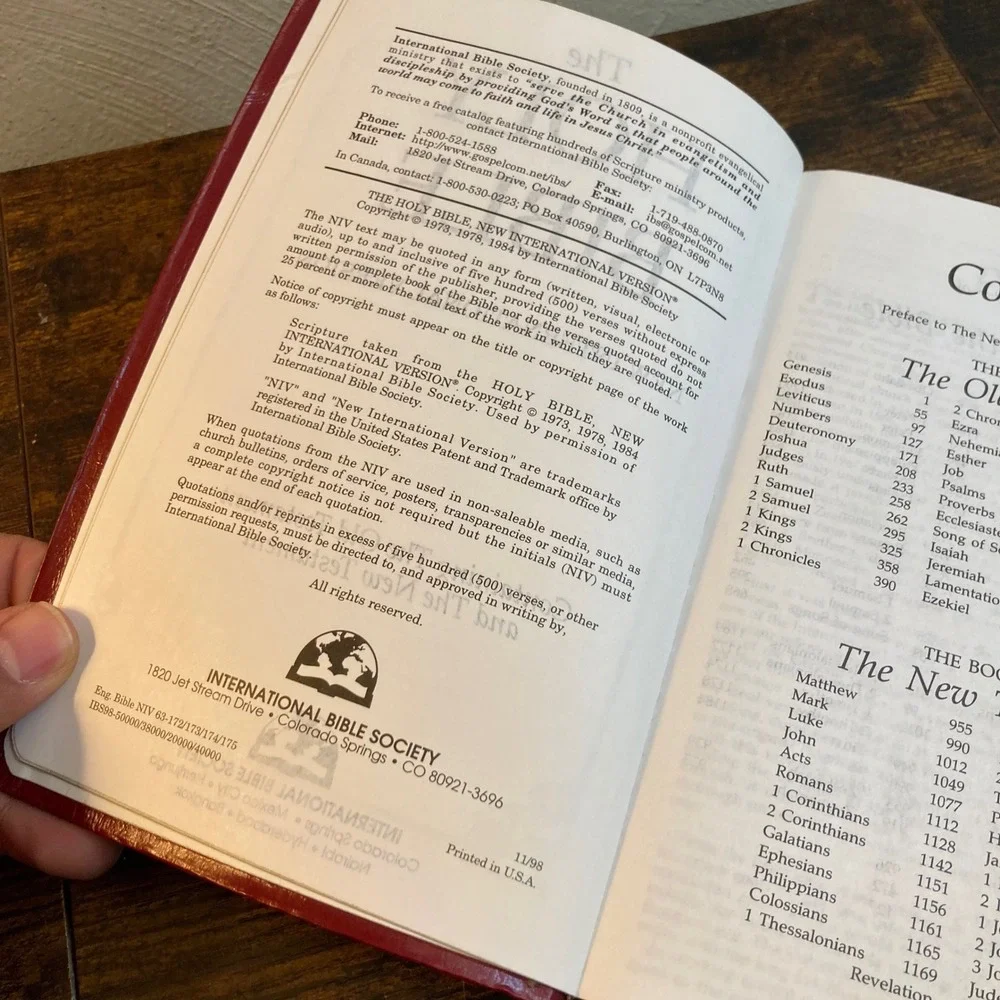 NIV Holy Bible 1998 International Bible Society Red Leatherette Vintage Edition